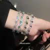 Pulseira de Zircônia Super Flash com Fivela Redonda Geométrica Torcida Pulseira Fashion Versátil Joia Exquisita de Luxo Leve de Alta Qualidade para Mulheres