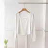 Camiseta blanca pura de corte regular para mujer, con escote cuadrado, cintura ajustada, efecto adelgazante, mangas largas y dobladillo curvo, un top blanco de capa interior de moda