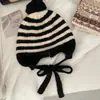 Chapéu de Tricô com Orelhas Pompons Listras Contrastantes Amarração Turbante Feminino Outono/Inverno 2026 Quente Borda Enrolada