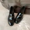 Mocassins de Couro Espessos Femininos 2026 Novo Estilo Britânico Retrô Arco do Triunfo Sapatos Pequenos de Couro Salto Grosso Temperamento Sapatos de Salto Único