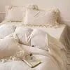Juego de lujo de invierno estilo francés de cuatro piezas con delicado bordado, tela de terciopelo de leche, una funda nórdica de forro polar coral estilo princesa y una falda de cama cálida y engrosada