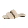 Pantuflas de exterior peludas de suela plana con hebilla francesa metálica, lana de cordero, nuevo modelo 2026, slip-on de punta cuadrada para mujer, estilo suave