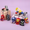 Llavero de Oso con Bayas de Dibujo Animado de Moda Tiene Problemas Ciudad de Videojuegos Máquina de Garra Colgante de Llavero de Coche para Regalo Venta al por Mayor