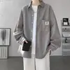 Camisa retro 2025 para hombre, ropa de verano, estilo Hong Kong, corte holgado, diseño de nicho, interesante top nuevo para hombre para usar sobre otras prendas