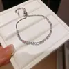 ¡Historia de Flores Azul Marino! Pulsera de Flor de Circonita para Mujer, Lujo Ligero, Sensación de Alta Gama, Accesorio de Mano Elegante y Versátil al por Mayor