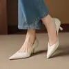 Zapatos de vestir de cuero genuino de boca poco profunda con punta para mujer, color blanco roto, estilo Primavera/Otoño 2026, color albaricoque, tacón medio, tacón fino, tacón de gatito, tacones altos