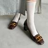 Zapatos de cuero completo retro francés de punta cuadrada para mujer 2024 nuevo otoño e invierno elegantes tacones altos de hebilla metálica de tacón grueso