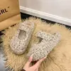 Pantuflas peludas de tamanho pequeno, com sola grossa, que aumentam a altura, para mulheres, novo estilo de inverno 2026, forradas com fleece, para uso externo, com design de bico fechado e sem salto
