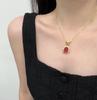 Colar de Rubi Retrô da Moda Estilo Feminino Anel de Luxo Leve Brincos Distintivos Versáteis de Alta Qualidade Conjunto de Joias de Três Peças