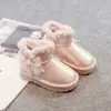 Botas de Neve Forradas com Fleece para Meninas Inverno 2026 Novos Sapatos de Algodão Quentes para Crianças Botas de Princesa Elegantes com Laço de Pérolas