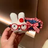 Gafas Rojas Retro Colgante Conejo Miffy Broche de Dibujos Animados Colgante para Bolsa Muñeca Accesorios de Joyería DIY de Peluche