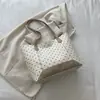 Bolsa Personalizada de Bolinhas Feminina Outono 2026 Nova Bolsa Tote Retrô Francês Bolsa de Ombro de Axila Bolsa de Mão Fashion