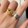 Anel de Coração Cruzado com Design de Nicho para Mulheres, Estilo Vintage de Luxo Leve, Estilo Punk Versátil, Anel Aberto Ajustável de Alta Qualidade para o Dedo Indicador