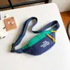 Bolsa Infantil 2025 Novo Estilo Coreano Letra Color Blocking Bolsa de Peito para Bebê Estilosa Leve Transversal para Meninos e Meninas Pequena Bolsa de Cintura