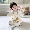 Conjunto de Pijama Masculino Outono e Inverno Flanela Engrossada Bebê Crianças Estilo Inverno Meninos Lã de Coral Novo Roupa de Casa