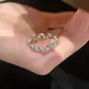 Moderna Lujo Ligero Viajero Clásico Exquisito Temperamento Diamante Completo Cordón de Teléfono Diseño de Anillo Envolvente Anillo de Zirconia para Mujer