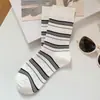 Calcetines Holgados Rayados Vintage para Mujer, Estilo Delgado de Verano, Bloques de Color, Calcetines de Algodón de Tubo Alto y Medio de Nicho, Calcetines Largos para Mujer de Contraste de Color, Calcetines Zhuji