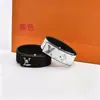 Pulsera de Lujo Ligero Marca V de 26 Luces, Artículo Popular de Venta Transfronteriza, Joyería Versátil Elegante de Moda para Mujer con Diseño Único
