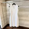 Foto Real de um Vestido de Tricô com Decote V Estilo Socialite para Mulheres, Saia Curta Justa, Vestido Bodycon Sexy que Valoriza a Figura e Marca a Cintura