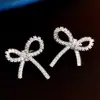 Pinzas para Orejas Súper Brillantes de Zircón con Lazo para Mujer Sin Perforaciones, Brazaletes de Oreja de Moda y Elegantes, Pendientes de Lujo Ligero de Alta Gama para Mujer