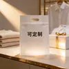Bolsas de cuatro dedos, bolsas de compras tipo tote con logotipos impresos, bolsas de cuatro dedos al por mayor, bolsas de plástico para ropa de grosor medio, bolsas de regalo grandes, medianas y pequeñas