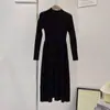 Falda de Punto Ajustada Estilo Hepburn Otoño e Invierno Costuras que Marcan la Cintura Vestido para Mujer Cuello de Media Tortuga Moderno 2024