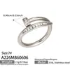Anillo Abierto Forma de T con Circonia de 5A y Diamantes Diseño de Nicho Europeo y Americano Acero Inoxidable Chapado en Oro de 18K Anillo No se Desvanece