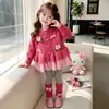 Conjunto Infantil Outono/Inverno 2026 Novo Estilo Crianças Falso Duas Peças Suéter de Tricô Cardigan Calça Legging Infantil Conjunto de Duas Peças Tendência