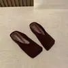 Otoño 2025 Nuevo Estilo Suela de Cuero Suave Nicho Puntera Cuadrada Cómodas Mules de Suela Suave Moda Zapatillas de Media Caña Cerradas para Mujer Uso en Exteriores