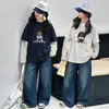Camiseta base de manga de lunares de dos piezas falsas para niñas de otoño 2026 nueva moda coreana de algodón holgada para niños mayores
