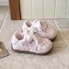Tênis de treino infantil 2026 primavera e outono novo versão coreana sapatos casuais esportivos de bolinhas para meninas sola macia sapatos Forrest Gump