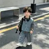 Conjunto Nuevo Estilo para Niños Bebés con Chaleco de Mezclilla con Sudadera Tres Piezas 1-3-5 Años Primavera Otoño Elegante
