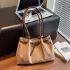 Bolsa Tote Satchel de Grande Capacidade para Nicho para Mulheres 2025 Nova Tendência Fashion Versátil Textura de Alta Qualidade Bolsa de Ombro Único Transversal