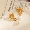 Pendientes Yingtai de Acero Inoxidable y Acero de Titanio con Colgante de Caballito de Mar y Perla de Imitación Pulidos Finamente con Recubrimiento al Vacío en Oro de 18K Que No Se Desvanecen para Mujer