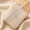 Pulsera en capas de cadena de clip con colgante de cruz minimalista transfronteriza europea y americana, una pulsera de estilo de lujo moderno y discreto para mujer