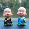 Adornos creativos para coche de pequeño monje, bonitos adornos para coche de muñeca, suministros para coche de Buda Bao Ping An