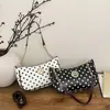 Bolso de moda coreana de un solo hombro, modelo nuevo 2026, bolso cruzado de nicho simple y moderno, bolso de media luna simple para el día a día