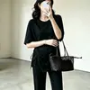 Novo conjunto de moda verão para maternidade: camiseta irregular de cor sólida com cordão e calça flare de cintura alta modeladora para gestantes