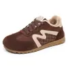 Zapatos de Entrenamiento de Malla Estilo Forrest Gump para Mujer de la Tribu Yue Otoño/Invierno, Nuevos, Modernos, Cómodos, con Cordones y Parches