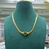 Cadena de clavícula de amor personalizada de lujo ligero venta caliente transfronteriza 2023 nuevo collar de acero de titanio para damas joyería al por mayor cadena de hueso de serpiente