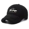 Gorra de Béisbol de Lana de Cordero para Mujer Otoño e Invierno, Versátil Estilo Coreano Bordada con Letras Gruesa Cálida Pico de Pato, Hace que la Cara se Vea Más Pequeña