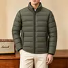 Chaqueta de algodón para hombre transfronteriza 2026 otoño e invierno versión con cuello alto y cremallera chaqueta acolchada ligera para hombres de mediana edad y jóvenes chaqueta corta cálida
