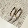 Zapatos de tacón de cuña estilo coreano con diseño de patchwork, con un elegante detalle de lazo, para mujer, nueva colección otoño/invierno 2026, material de gamuza, estilo retro de tacón medio