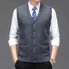 Nuevo chaleco cárdigan de punto liso de cuello en V para hombre, otoño e invierno, top sin mangas casual y elegante para papás