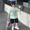 Traje de camiseta para niño Ropa de verano Guapo y a la moda 2025 Nuevo moderno Ropa deportiva genial Set de dos piezas de manga corta para niños