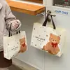 Bolsa de Regalo de Tela No Tejida con Oso de Dibujos Animados, Bolsa para Empaquetar Ropa, Bolsa Tote Personalizable para Almacenamiento y Compras, Diseño Impermeable Laminado