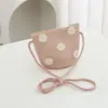 Bolsa Pequena Fofa de Verão Infantil Nova para Mulheres Celebrante Online Moda Porta-Moedas Bolsa de Palha Viagem de Bebê Transversal Tendência