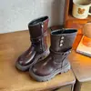 Botas de cavaleiro retrô para meninas 2026 outono novas botas de cano médio, botas curtas de sola grossa, botas de couro western versáteis para meninas no outono