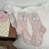 IOULOR Cartoon Bear Aniversário Chapéu Fio Pontudo Bordado Meias Femininas Estilo Coreano Bonito Algodão Mid-tube Meias Femininas Sakagiya