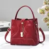 2026 Bolsa de Mão de Grande Capacidade Tendência Fashionável Bolsa Feminina Bolsa para Mãe de Meia-Idade Atmosfera de Alto Padrão Versátil Bolsa de Ombro Transversal